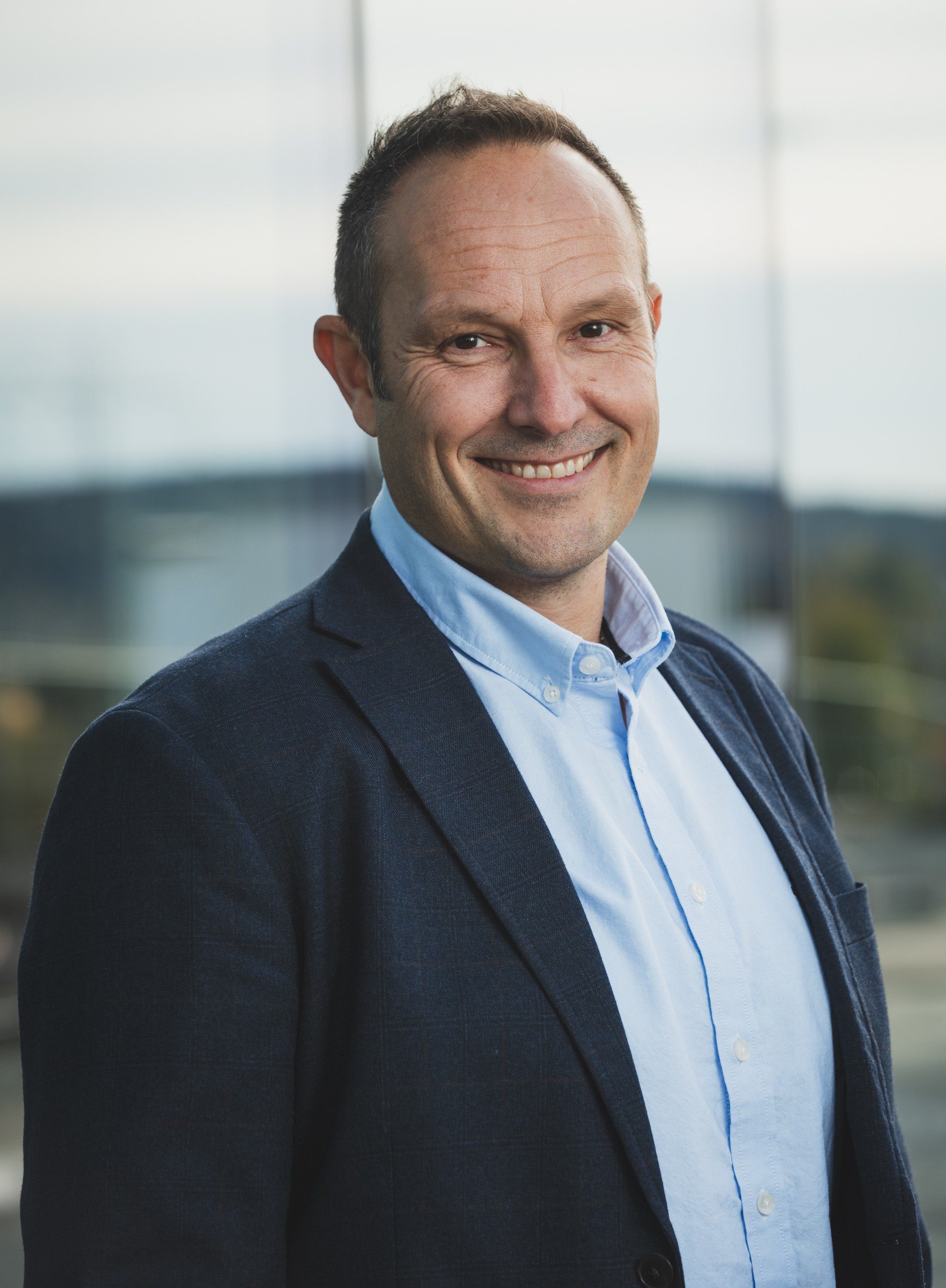 Portrett av mann i dress